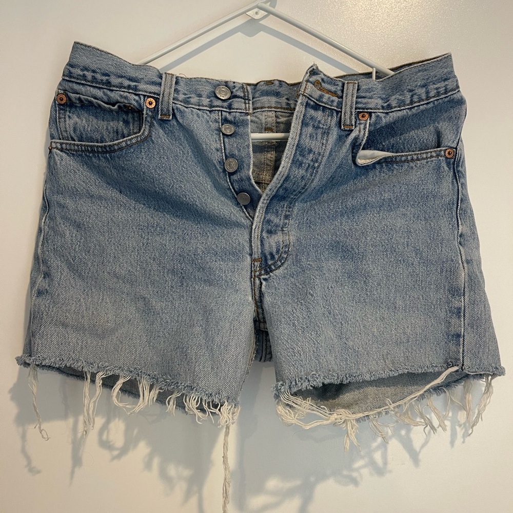 Vintage Levi’s 501 High Rise Denim Cutoff Shorts Light Wash W31
